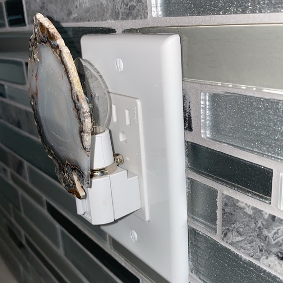 Hand cut and polished rock night light - Picture 6 of 6